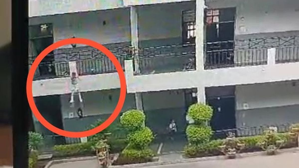 Kanpur: Student jumped from first floor of school like Spider-Man, condition critical, incident captured in CCTV