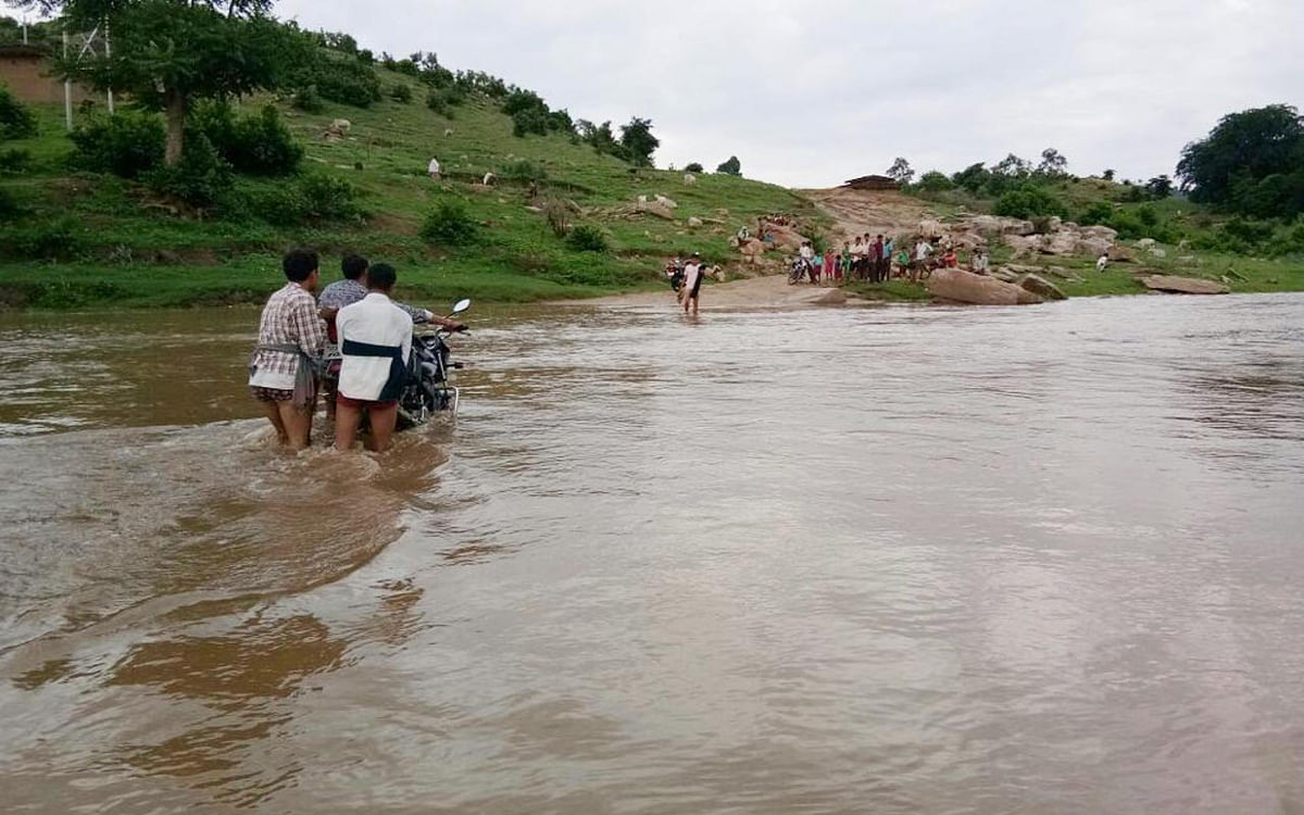 Many such villages in Jharkhand which become islands in the rain, know the reason
