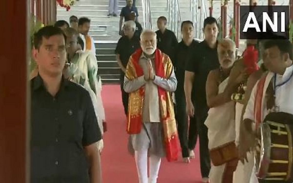PM Modi gave a gift of 6100 crores to Telangana, worshiped in Bhadrakali temple of Warangal