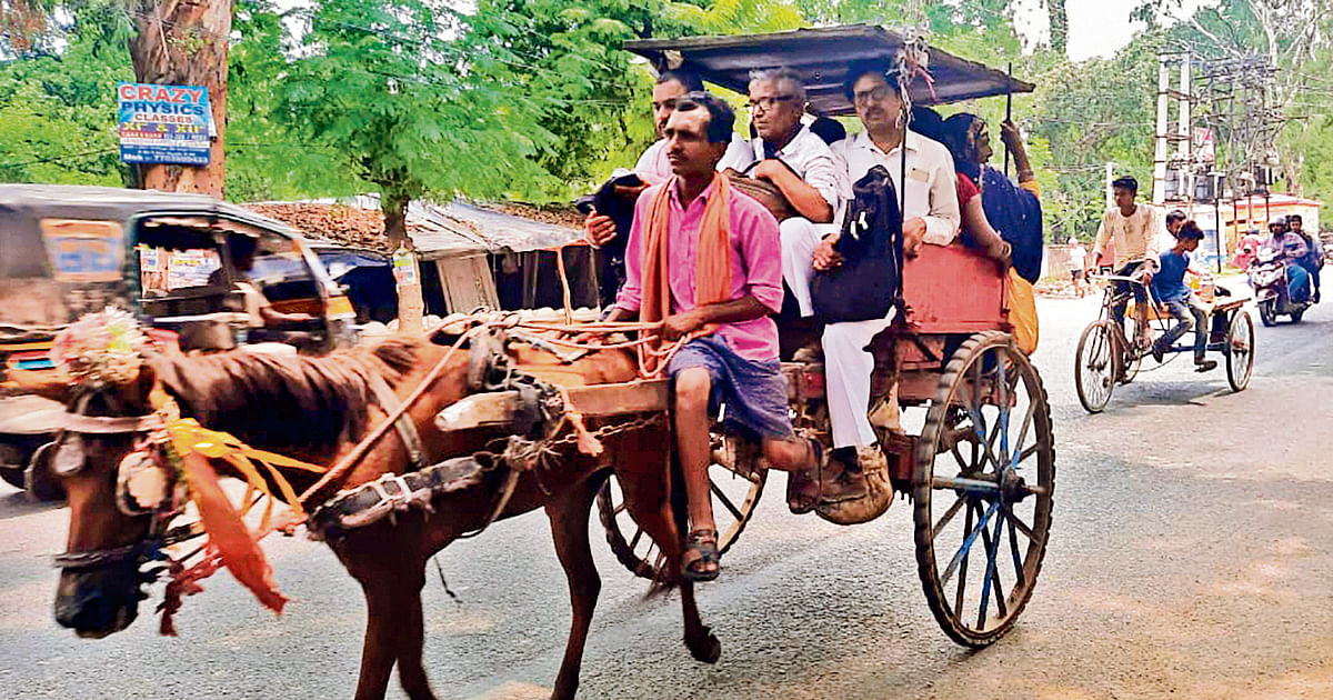 People are forced to walk on the streets of Gaya with gigs, rickshaws and handcarts, auto drivers' strike continues for the second day