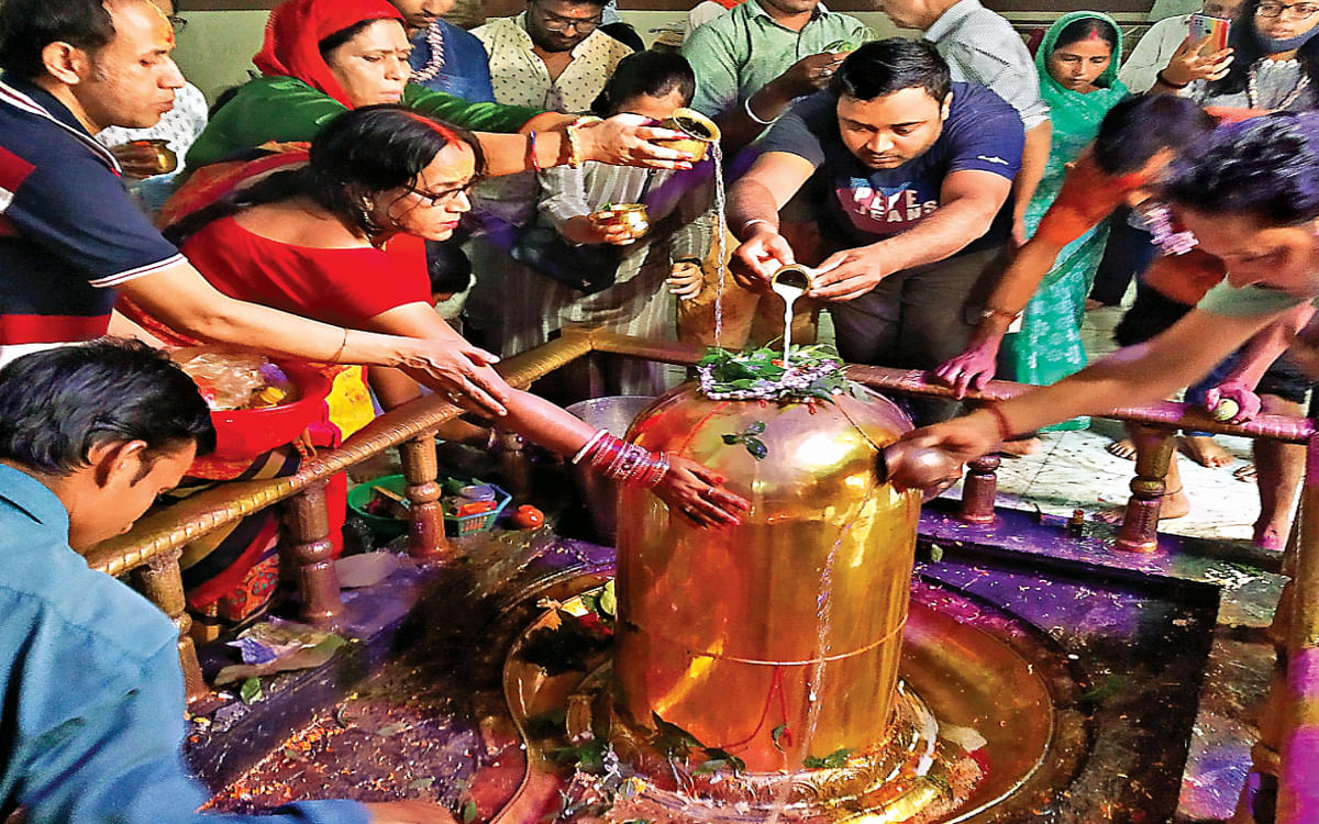 Sawan 2023: Devotees throng temples on the first day of Sawan, performed Jalabhishek of Bhole Baba