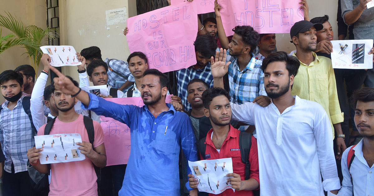 Students create ruckus in Patna University regarding opening of hostels, lock university gate in protest