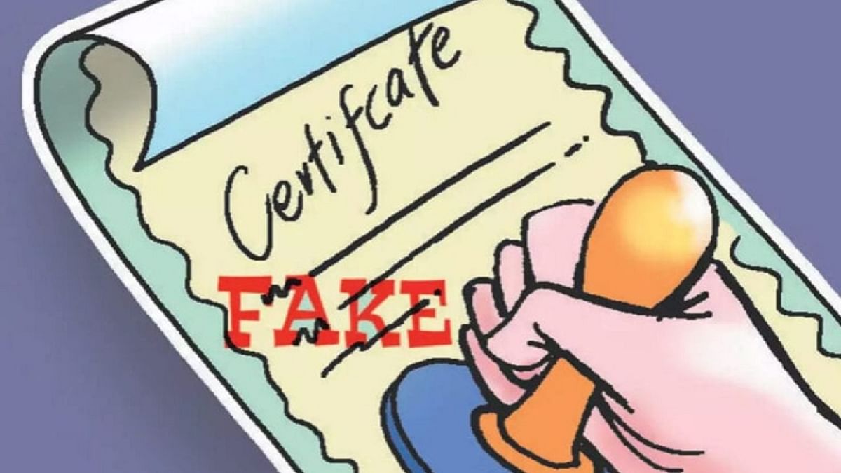 Those who took government jobs on fake documents in Bihar are no longer well, the services of 70 health workers were dismissed