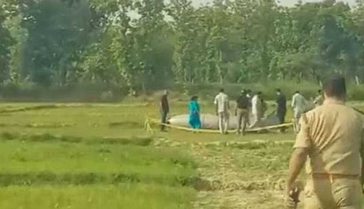 UP News: Missile-like thing fell in a field of Sant Kabir Nagar, know what happened then