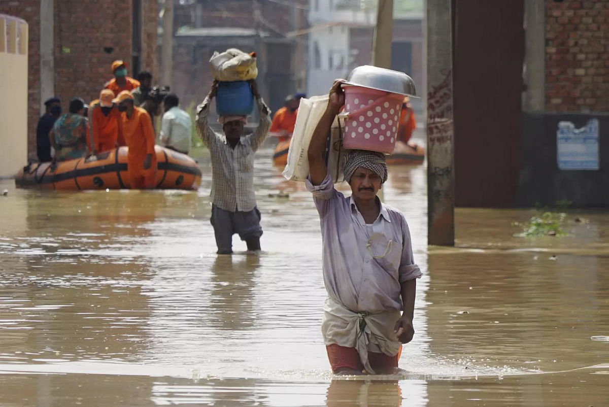 UP Weather Update: Heavy rains in UP can worsen the weather, Ganga-Yamuna in spate, people are migrating