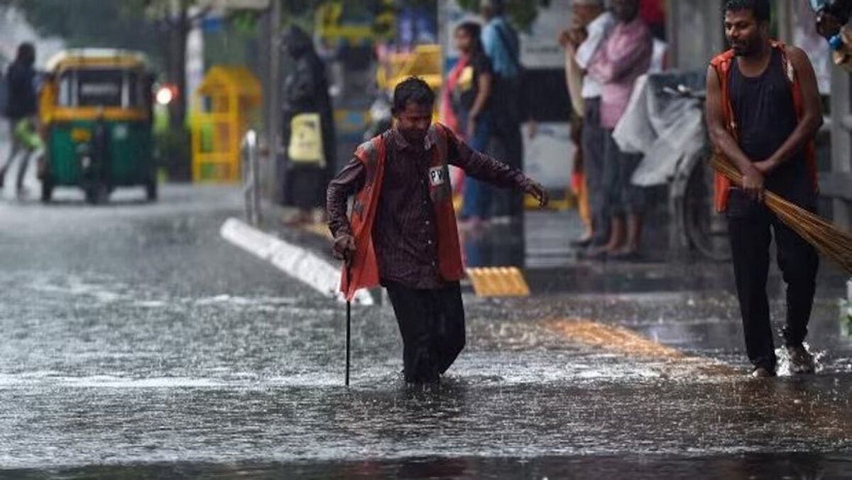 UP Weather Update: Weather will change in many districts of UP in 24 hours, Monsoon trough passing through Lucknow-Varanasi and Meerut