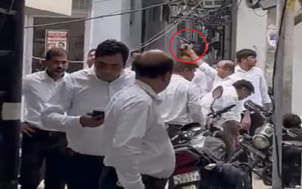 Video: Firing outside Delhi's Tis Hazari court, ruckus after argument between lawyers