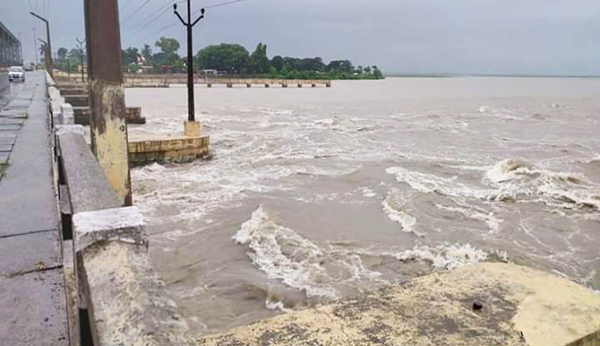 Water level increased in Kosi river, fluctuations continue, water spread in dozens of villages inside the embankment