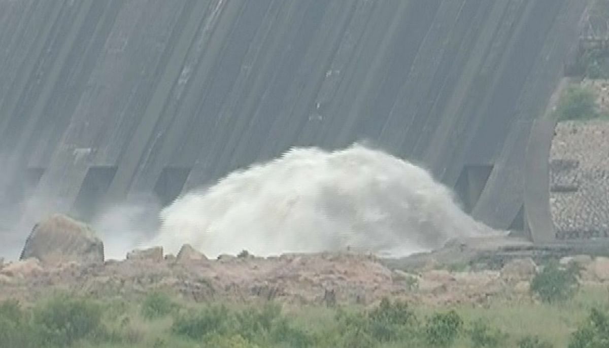 Water released from Chhattisgarh barrage, then the gate of Hirakud dam was opened