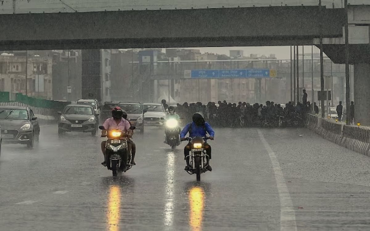 Weather Forecast LIVE: Rain continues in Himachal, water filled in the streets of Delhi, know the condition of your state