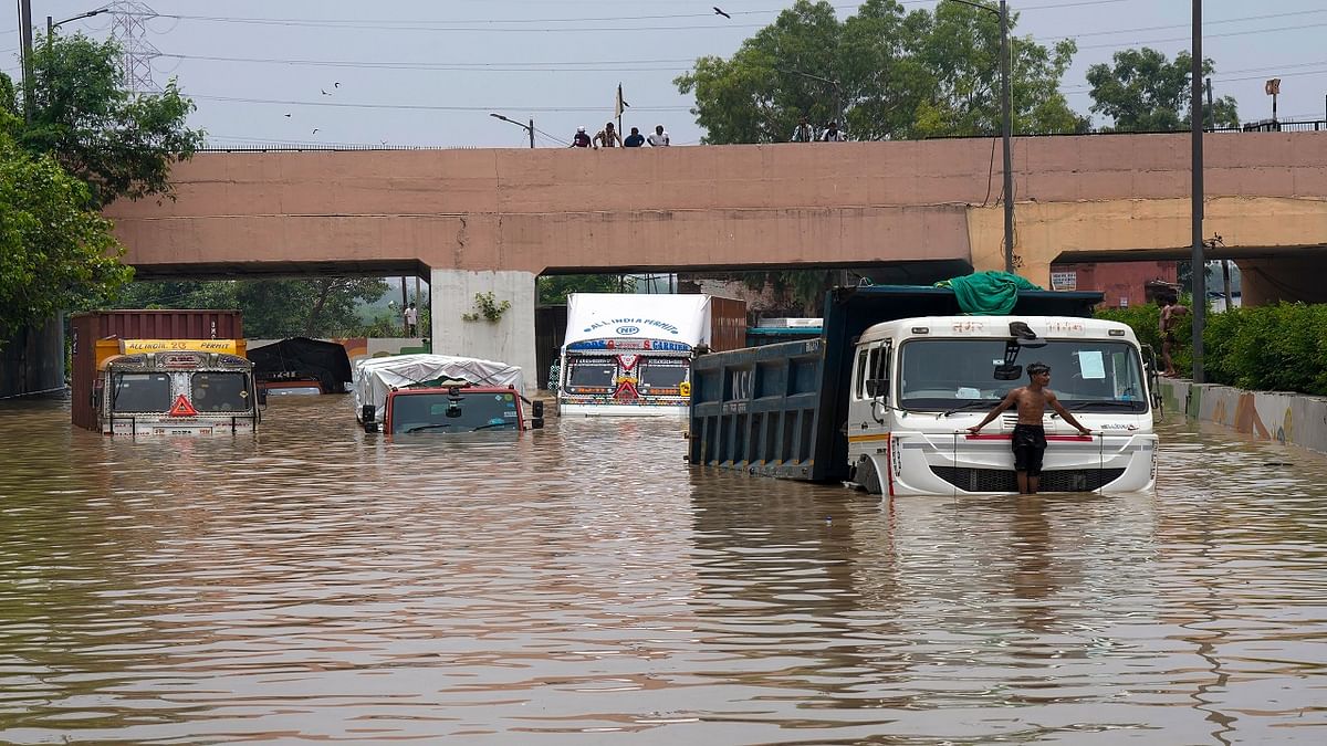 Weather Forecast Updates Live: Flood due to rise in Yamuna water level in Delhi, red alert issued in Uttarakhand