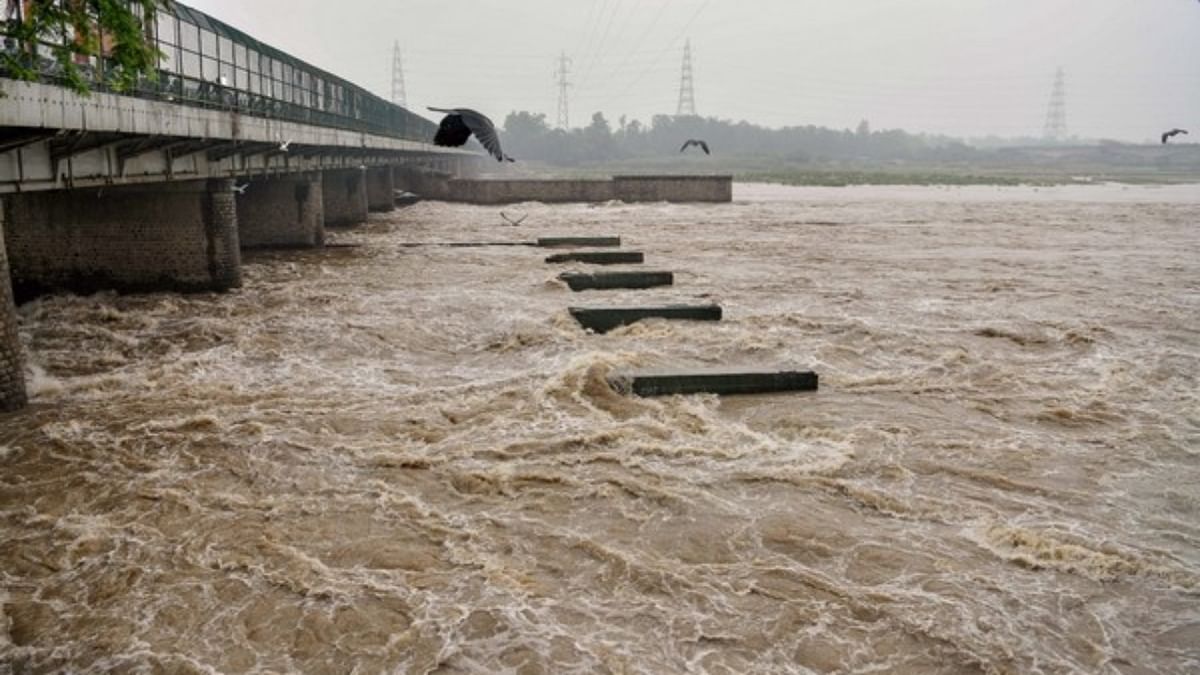 Yamuna's water level reaches 207.95 meters, record broken in 1978, Delhi in tension due to overflowing Yamuna
