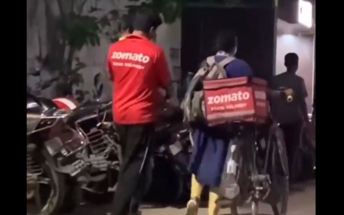 Zomato delivery boy's wife walking with him with a bicycle in such a way that people are praising, see viral video