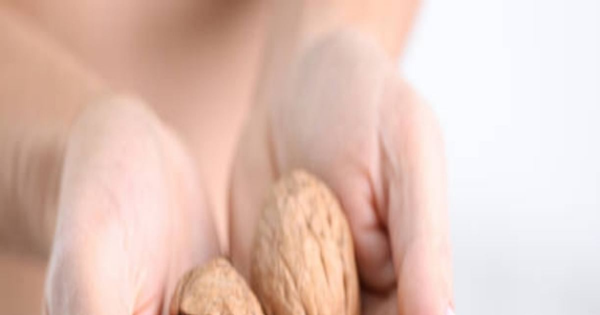 Health Care: You will be surprised to know the benefits of walnuts, if you eat them daily, you will become healthy.