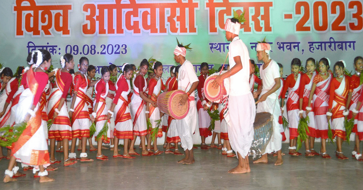 PHOTOS: World Tribal Day celebrated in Hazaribagh, Latehar and Giridih, girls danced fiercely