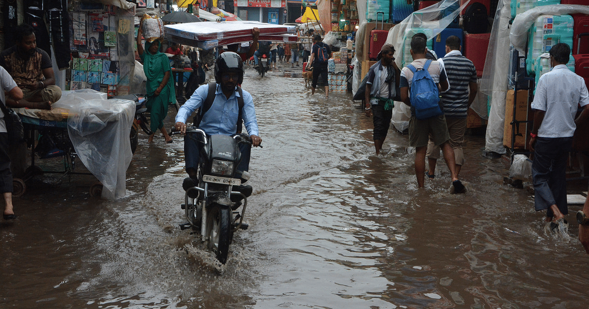 Water logging in many areas after rain in Patna, roads turned into lakes, see photos