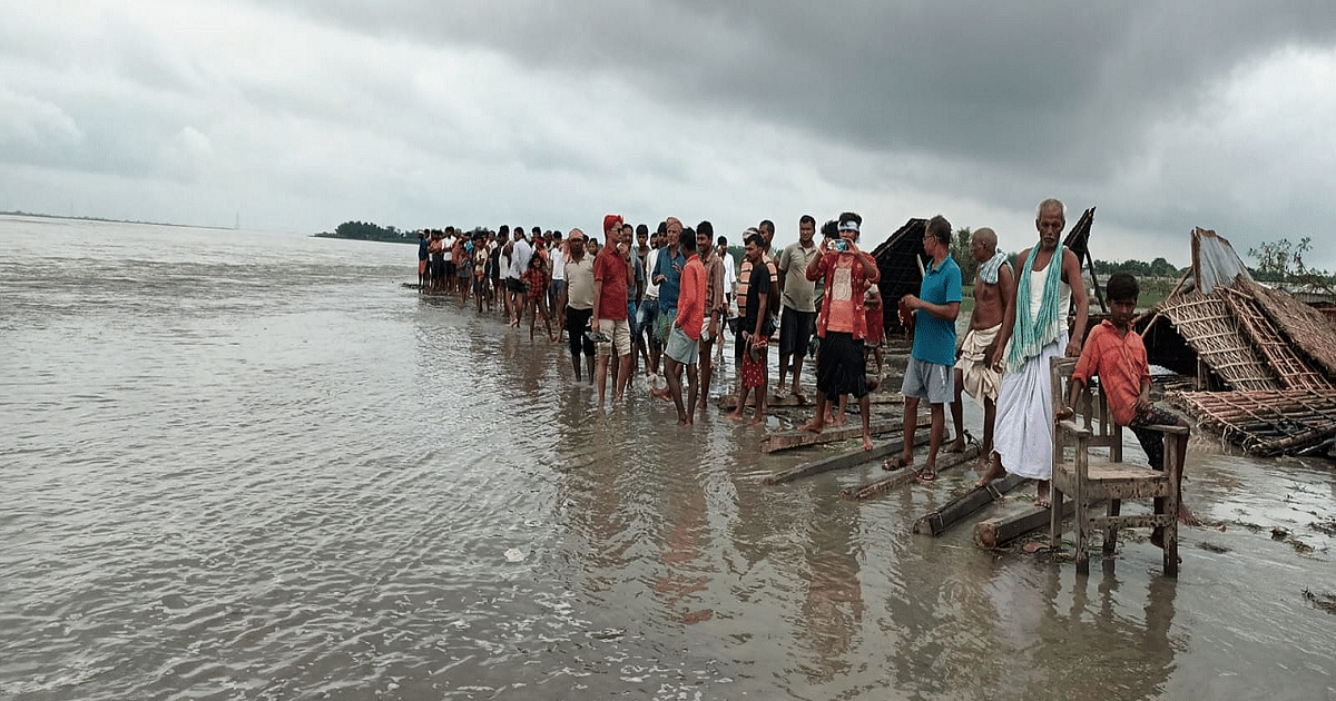 PHOTOS: See the devastation caused by Kosi in Bihar, houses of more than 100 families are submerged in the river