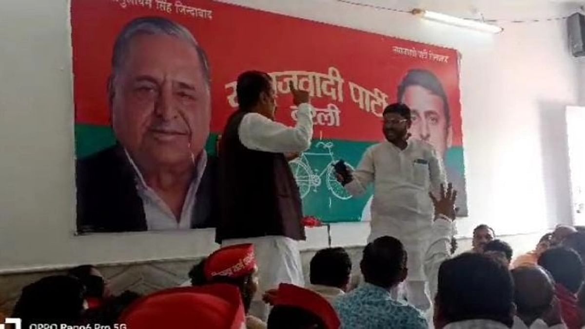 Bareilly: SP embroiled in a war with its own, district president-former MLA face to face for selling tickets in civic elections