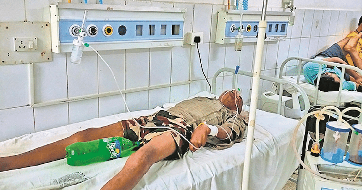 Bihar: Sprite bottle instead of urine bag, treatment of injured who fell from train in Jamui Sadar Hospital