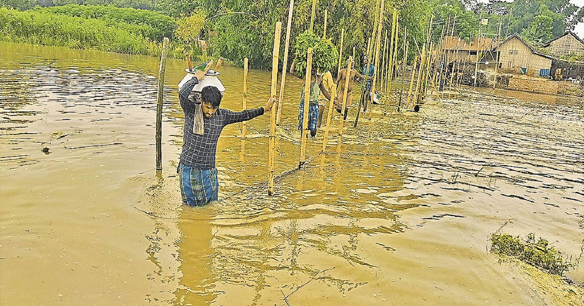 Bihar: The river took a formidable form, flood water entered the low-lying areas, panic among the people