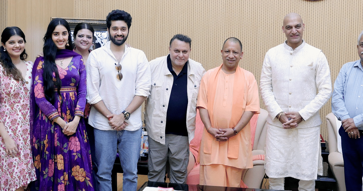 Gadar 2 cast and director Anil Sharma met Chief Minister Yogi Adityanath