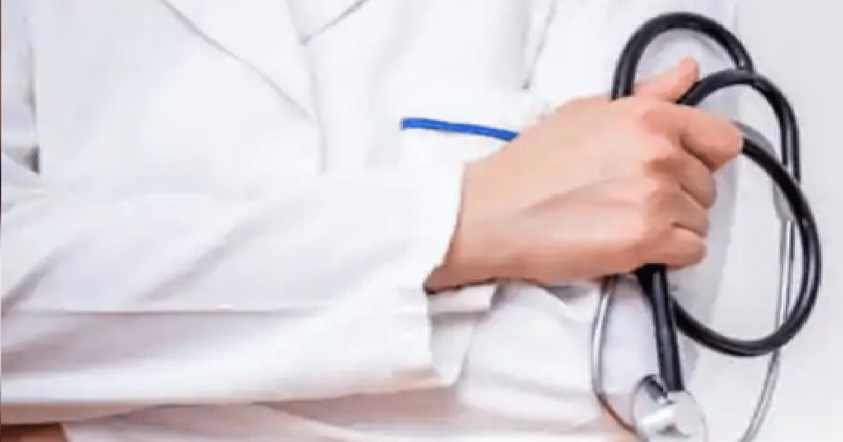 Government doctors can get exemption for private practice in UP, Yogi government is considering