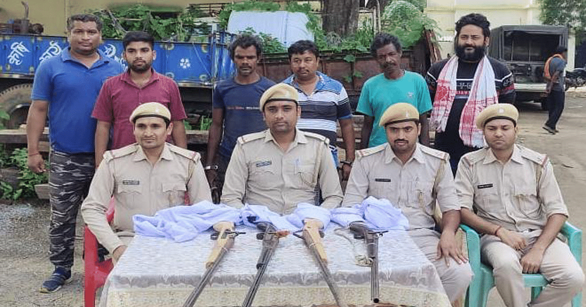 Jharkhand: Precious wood worth Rs 10 lakh recovered from Palamu Tiger Reserve, four smugglers arrested along with weapons.