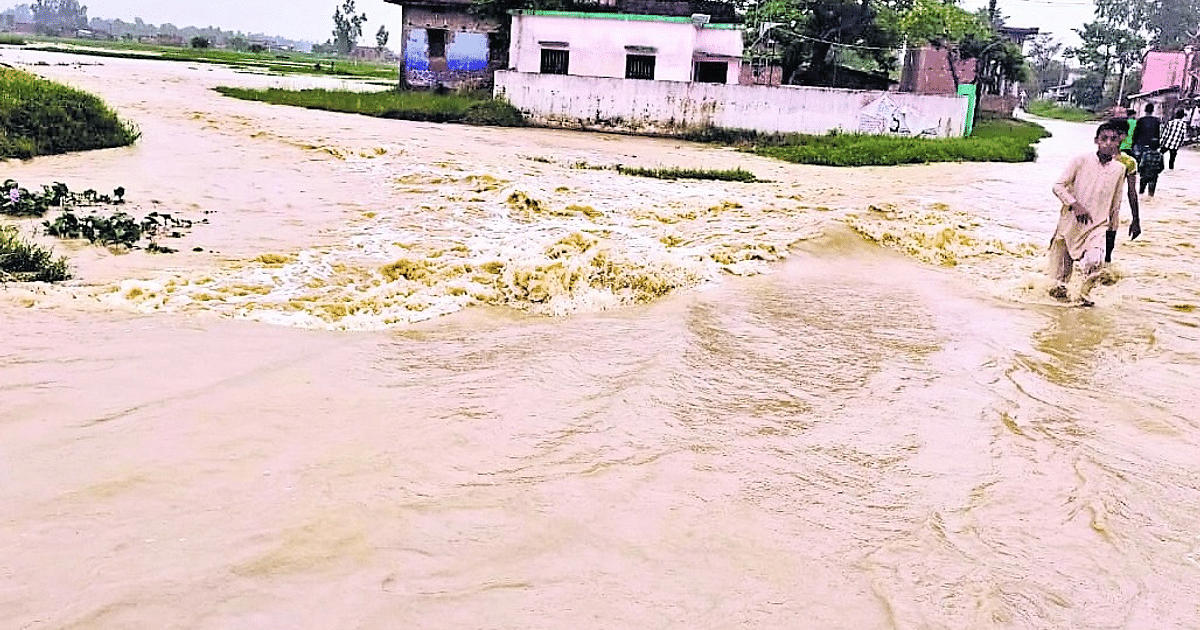 Many rivers in spate in Bihar, Bagmati and Lalbakeya above the danger mark, broken link of Shivhar-Motihari