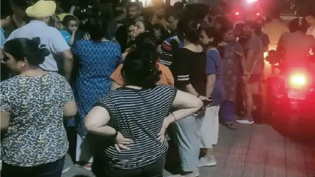 Noida: Elevator fell from 24th floor in Paras Tiara Society, elderly woman died, people created ruckus
