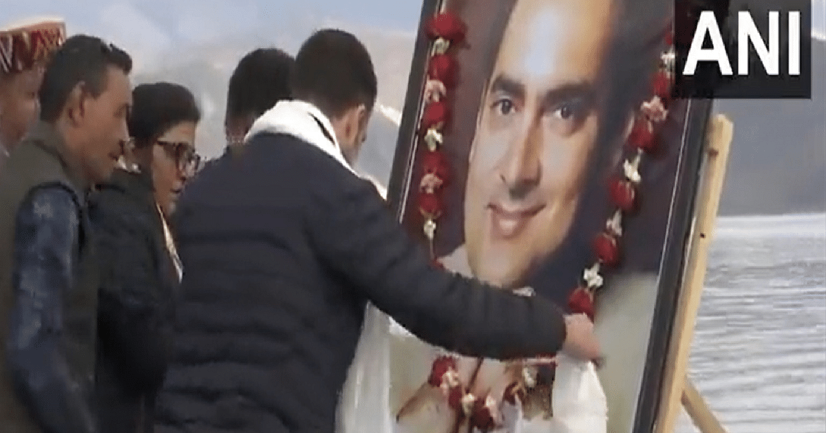 Rahul Gandhi paid tribute to father Rajiv Gandhi at a height of 12470 feet in Ladakh, made an emotional tweet