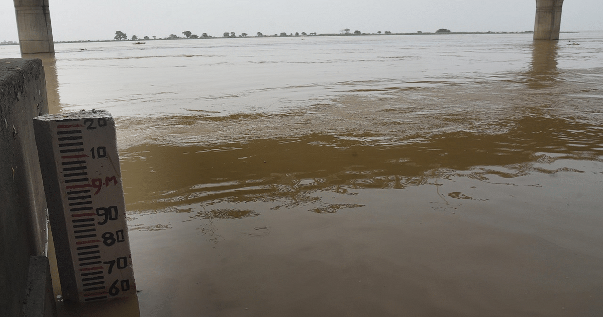 The rivers of Bihar started to scare, inundation in other rivers including Ganga-Kosi, many areas in the grip of flood