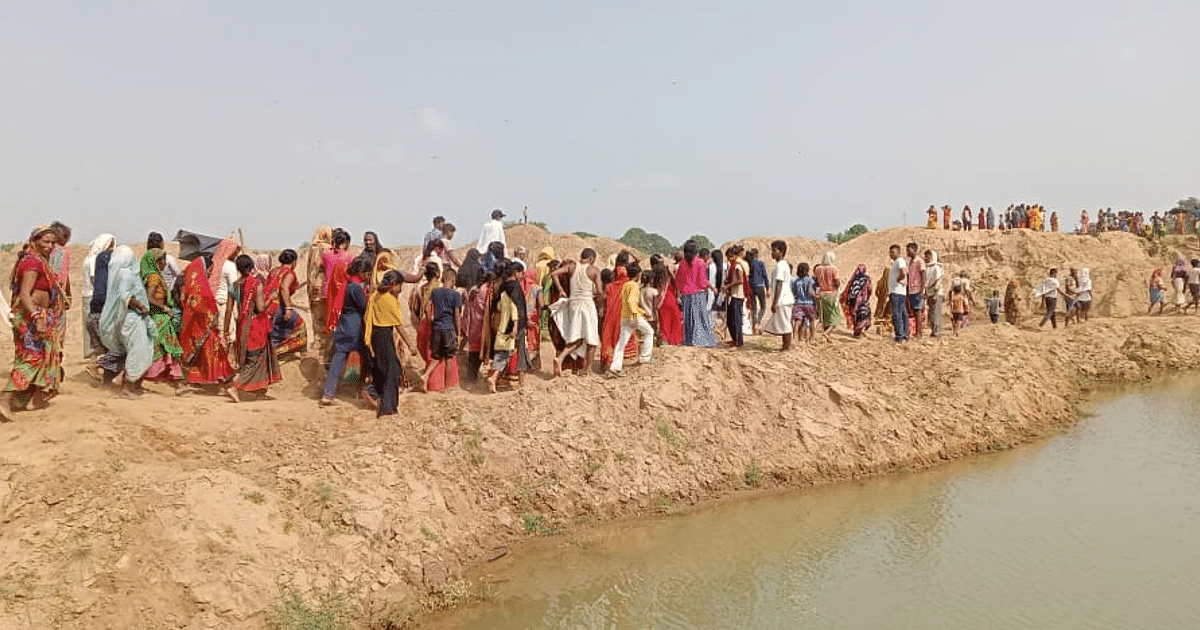 Three girls who went to bathe in the Kiul river drowned, all aged between 10 and 13.