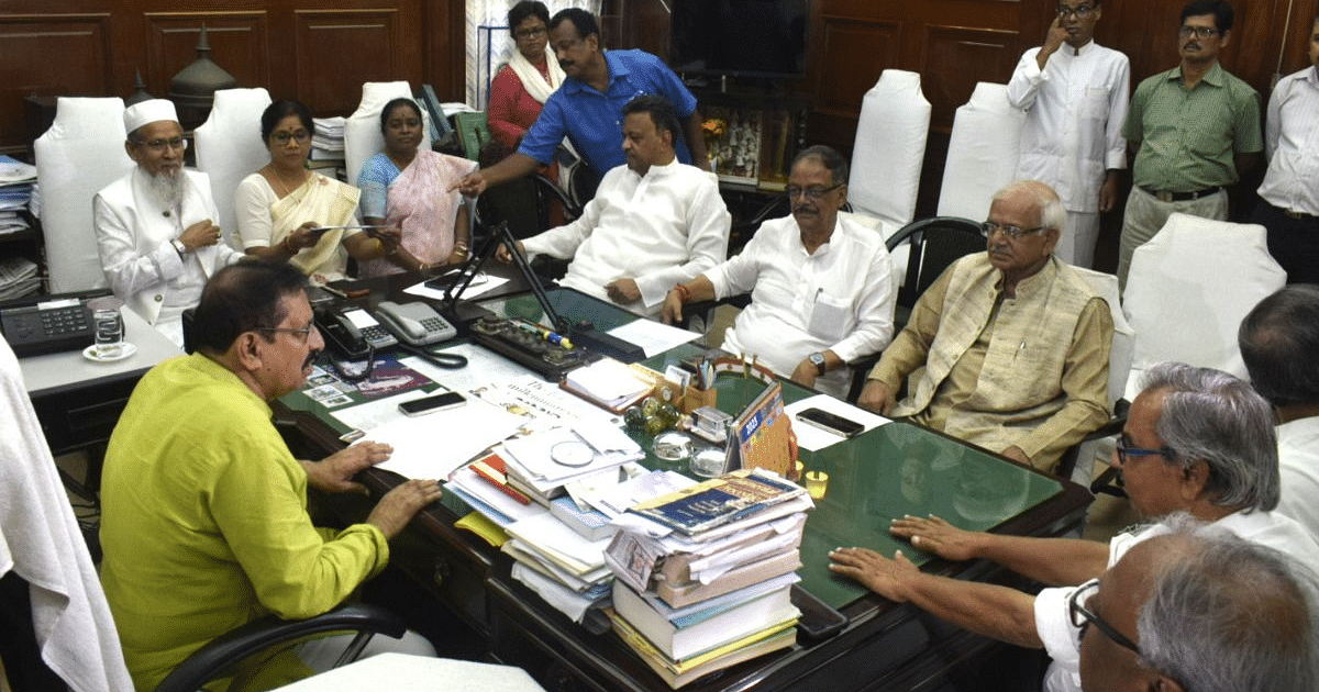 Tu-tu, main-main between two ministers of Mamta's cabinet in the assembly to stop the file