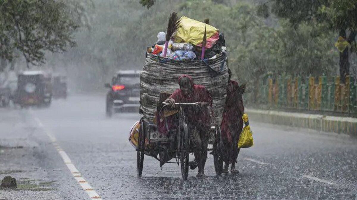 UP Weather Update: There is no respite from sticky heat, heavy rains expected in six districts due to monsoon trough