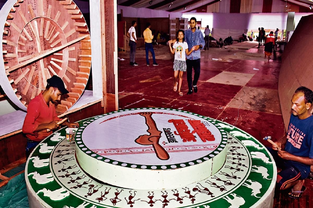 World Tribal Day: Jharkhandi culture decorated in German hangar, this will be the center of attraction