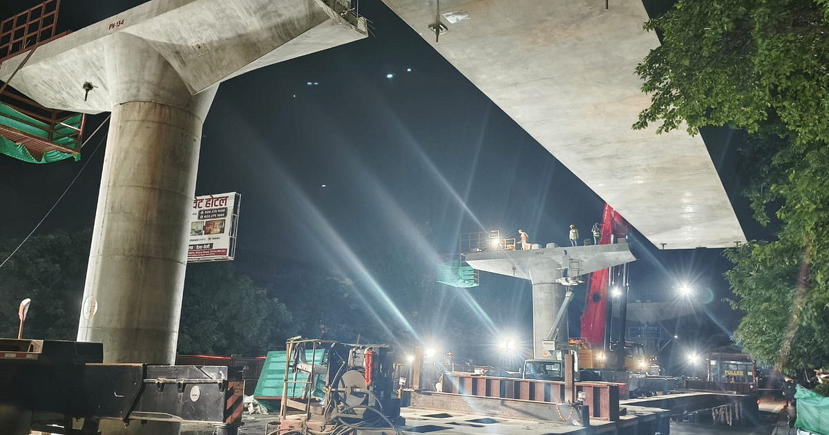 Patna Metro: First viaduct U girder launched on Bailey Road between RPS Mod and Patliputra station.