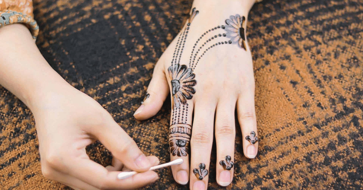 Mehndi Designs: If you have to remove the old mehndi stain to apply a new design, then try these tips, your hands will become clean.