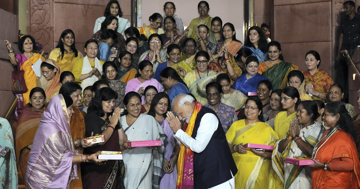 PHOTOS: Faces lit up as soon as the Women's Reservation Bill was approved by the Parliament, PM Modi was welcomed
