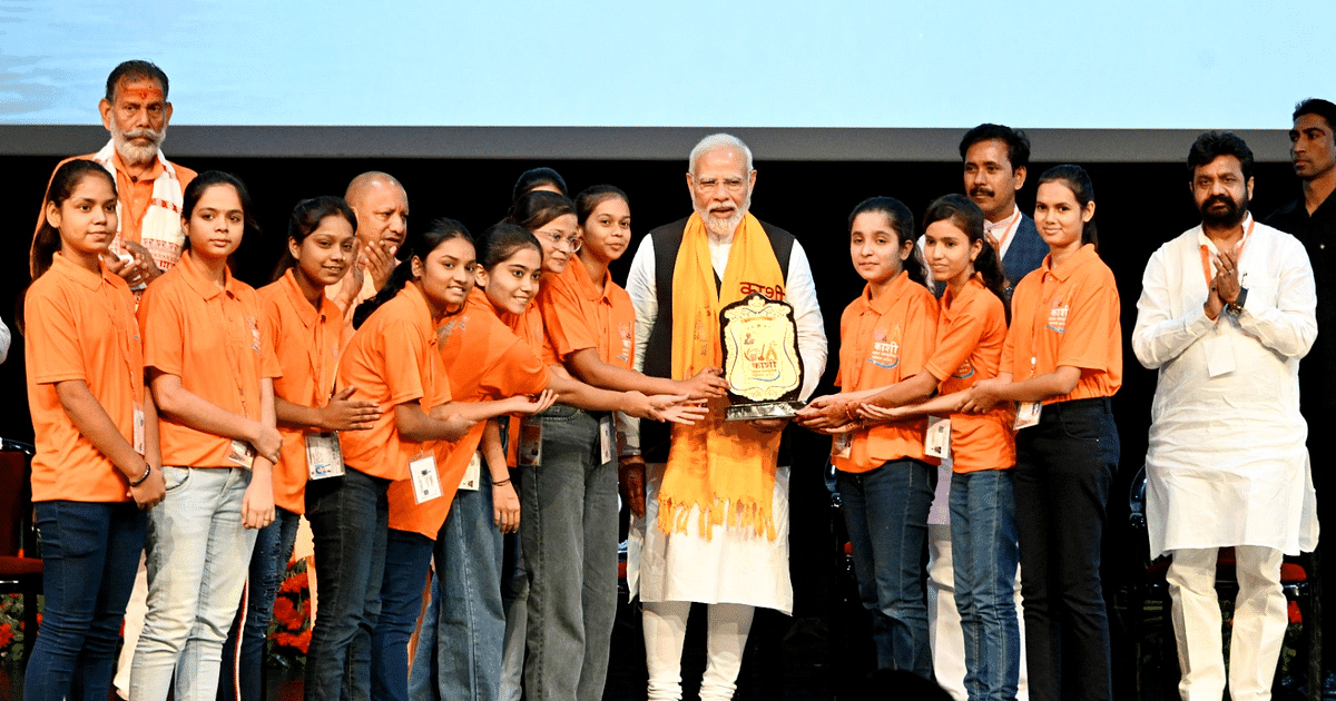 PM Modi Varanasi Visit: PM Narendra Modi inaugurated 16 Atal Residential Schools in UP, see photo