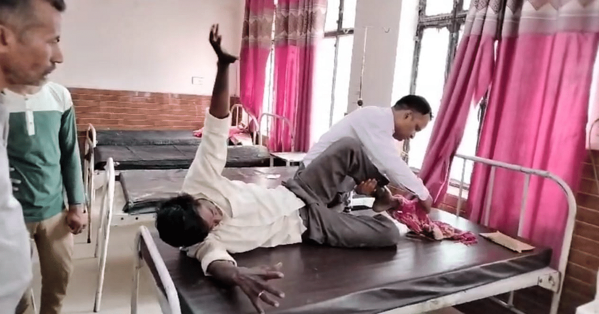 Aligarh: Patient suffering from pain in Community Health Center, ambulance did not reach even after calling