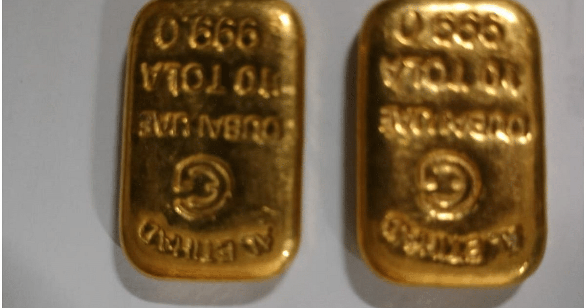 BSF seized gold worth Rs 14 lakh which was being brought to Barabazar after crossing the border from Bangladesh.