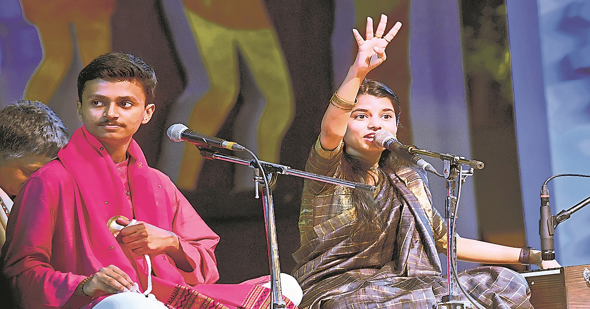Bhojpuri stars will gather on Azamgarh Foundation Day, Maithili Thakur of Bihar will also spread her music.