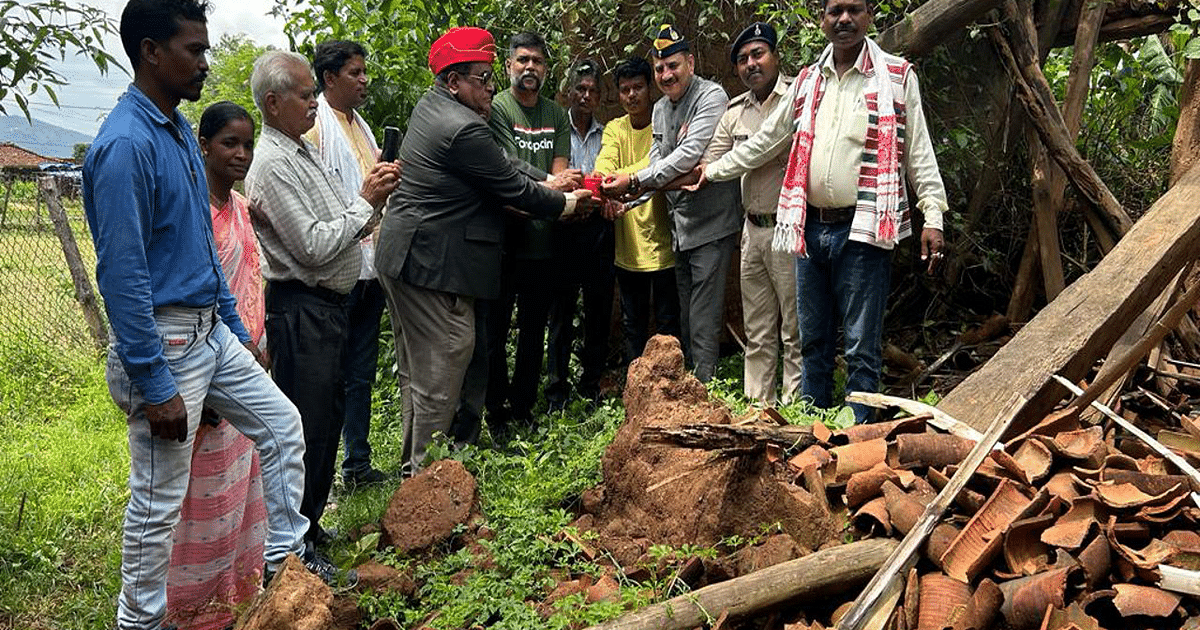 Gumla: Soil collected from the houses of 150 martyrs including Martyr Albert Ekka, will be kept in Amrit Vatika, Delhi.
