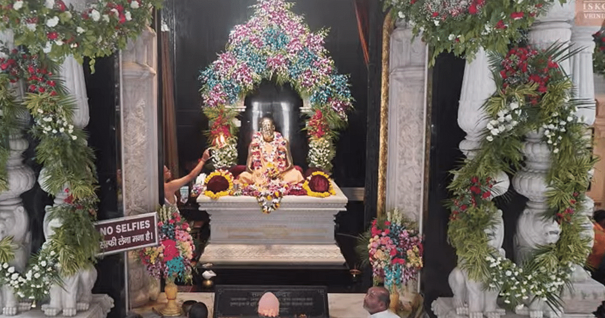 Krishna Janmashtami Live: Krishna Janmashtami is being celebrated in a special way in Mathura and Vrindavan, watch live