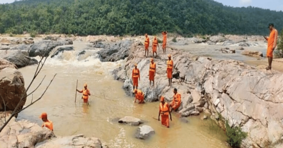 NDRF team took out the body of Ranchi youth from Bandgaon river on the fifth day, he had gone for picnic to Pervaghagh Falls.