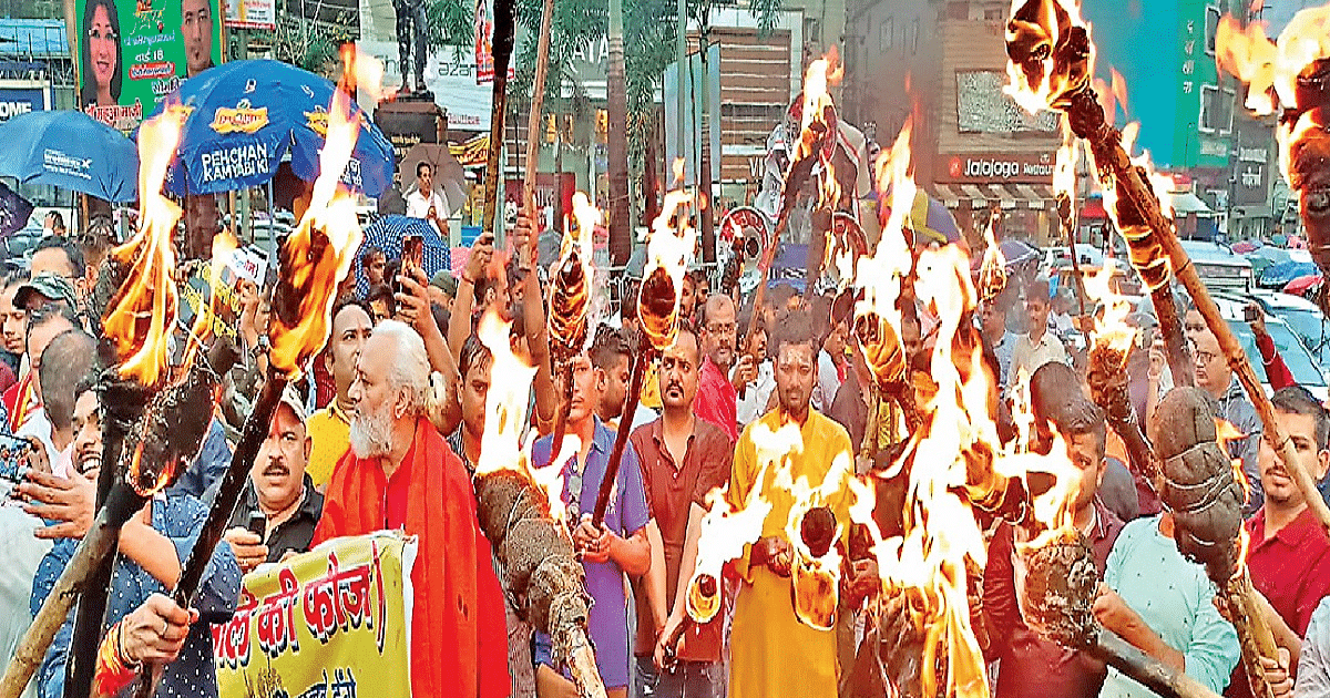 People came out to protest against the formation of committees of monasteries and temples in Jharkhand, took out an angry march