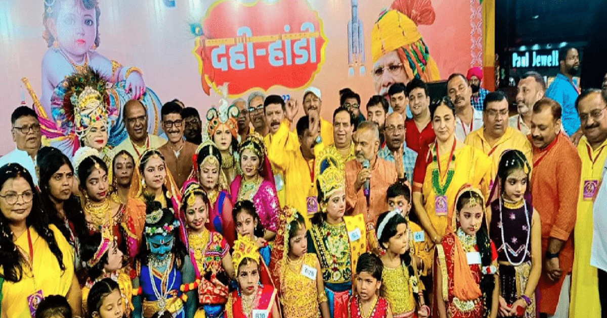 The joy of Shri Krishna Janmashtami was seen in Ranchi, people came from every area to watch the Dahi Handi competition.