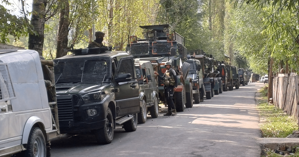 Three including Lashkar terrorist Uzair Khan surrounded by security forces in Anantnag, Jammu and Kashmir