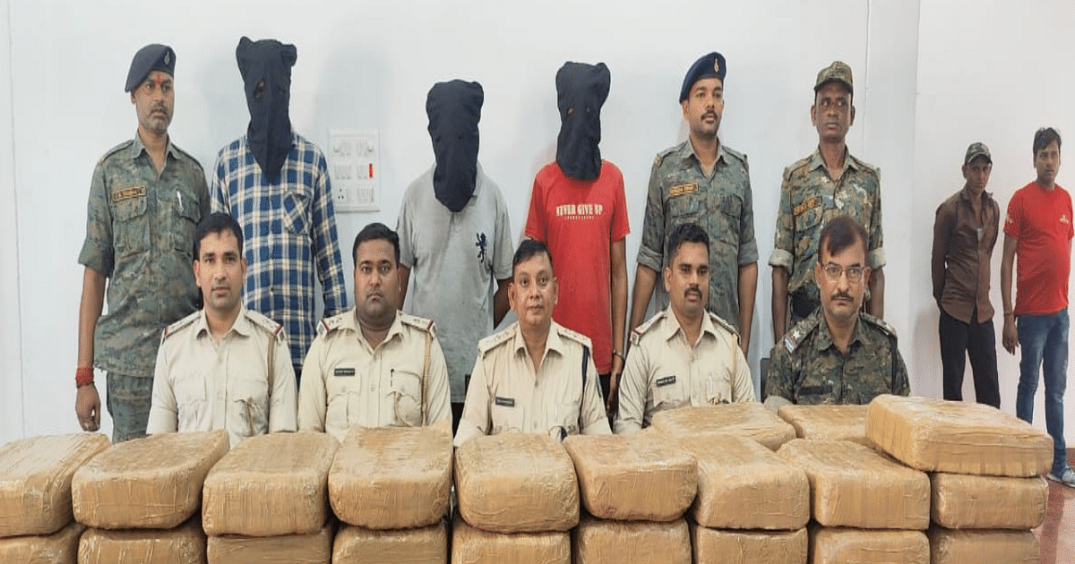 Three smugglers arrested with one quintal of ganja in Ramgarh, sent to jail