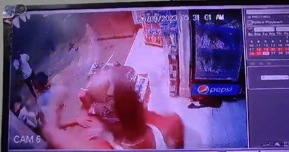 UP News: Looted gold chain by putting chilli in shopkeeper's eyes, injured with butt of pistol when caught